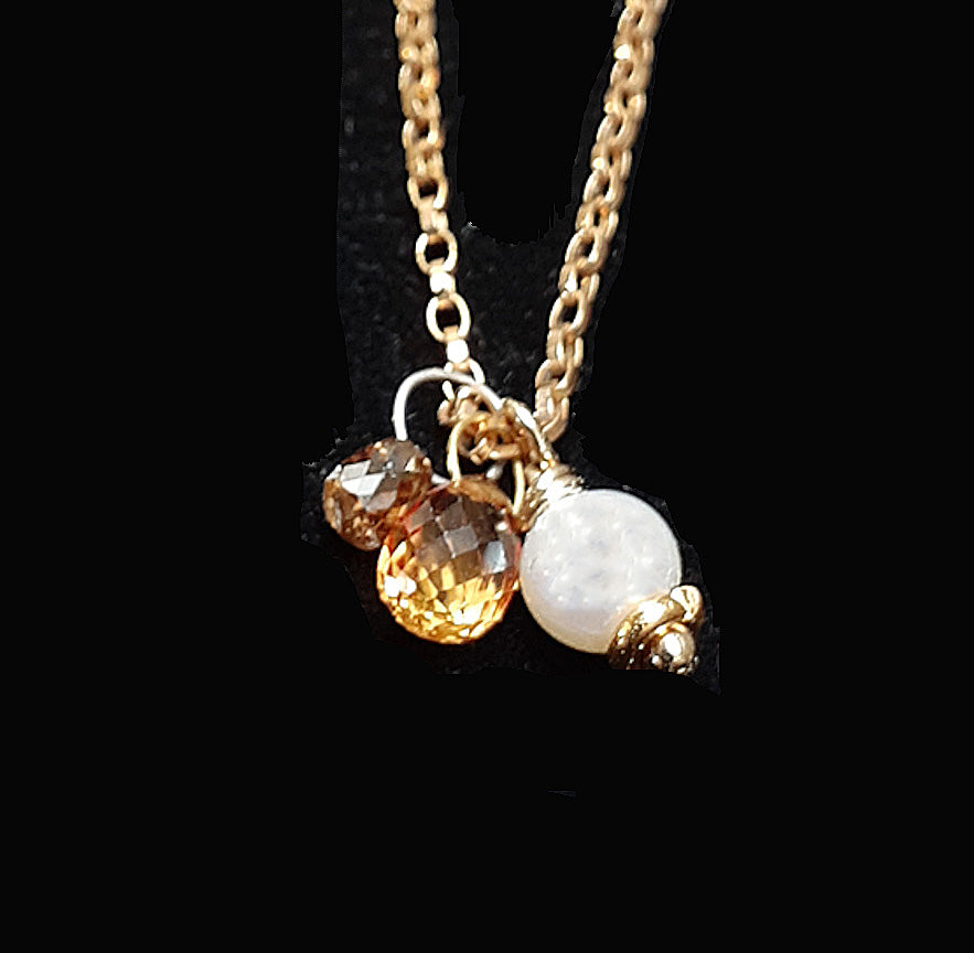 MIni-Necklet Cognac Diamond + Sapphire Drop with White Freshwater Pearl