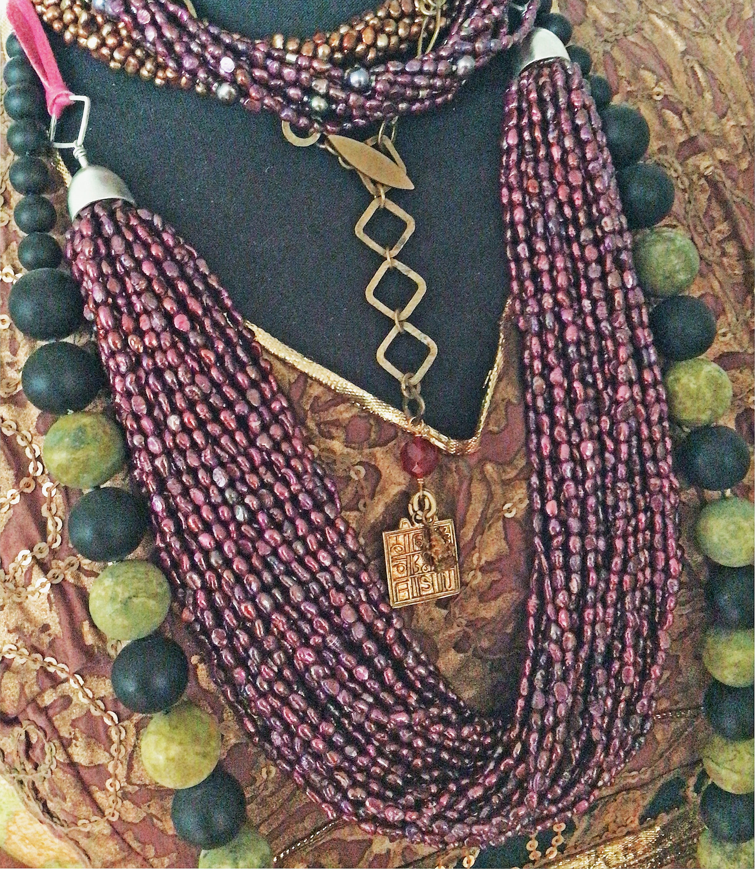 RED FRESHWATER PEARL TORSADE  WITH SILVER ON PINK LEATHER